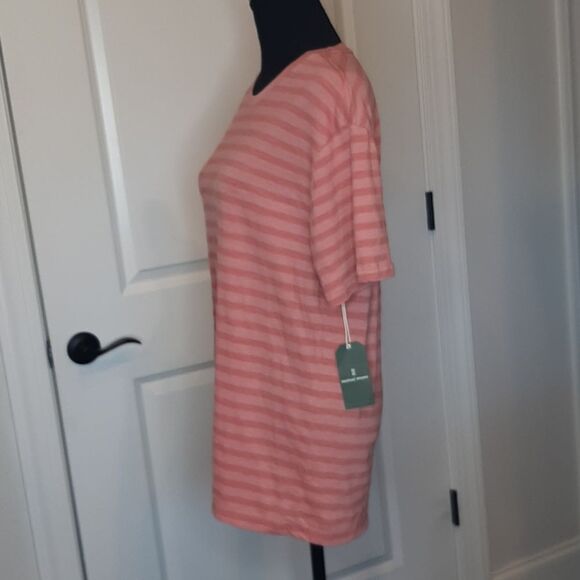 Mutual Weave Country Rose Crew Neck Tee Shirt - Picture 2 of 9